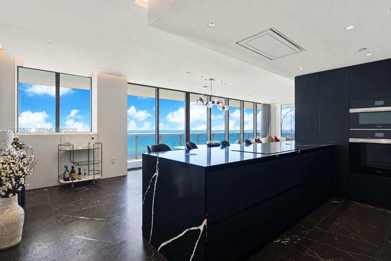 5875 Collins Ave , Unit 902, Miami Beach, FL 33140 Photo