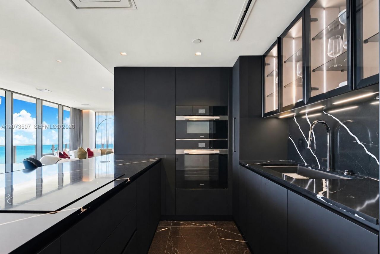 5875 Collins Ave , Unit 902, Miami Beach, FL 33140 Photo