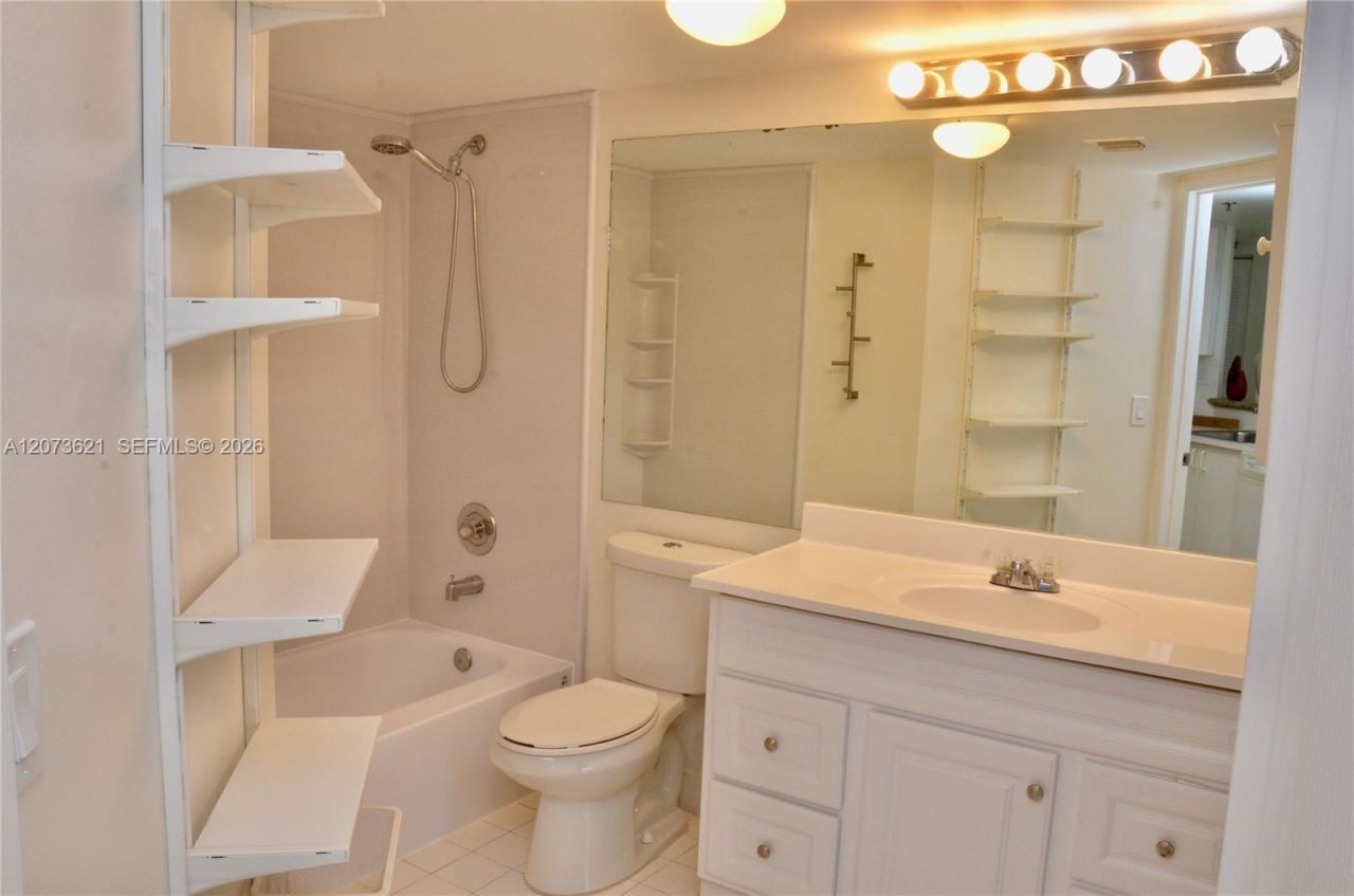 2351 Douglas Rd , Unit 909, Miami, FL 33145 Photo