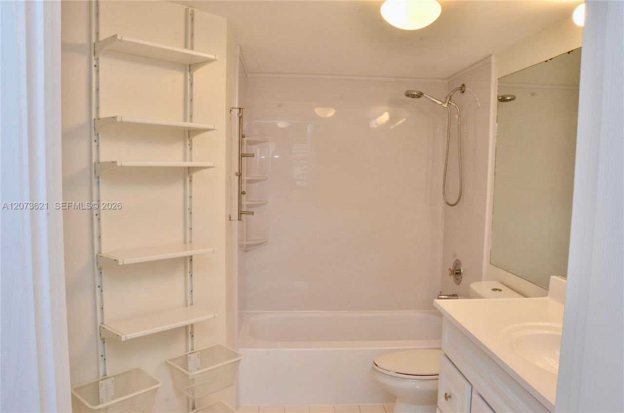 2351 Douglas Rd , Unit 909, Miami, FL 33145 Photo