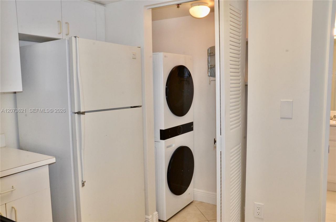 2351 Douglas Rd , Unit 909, Miami, FL 33145 Photo