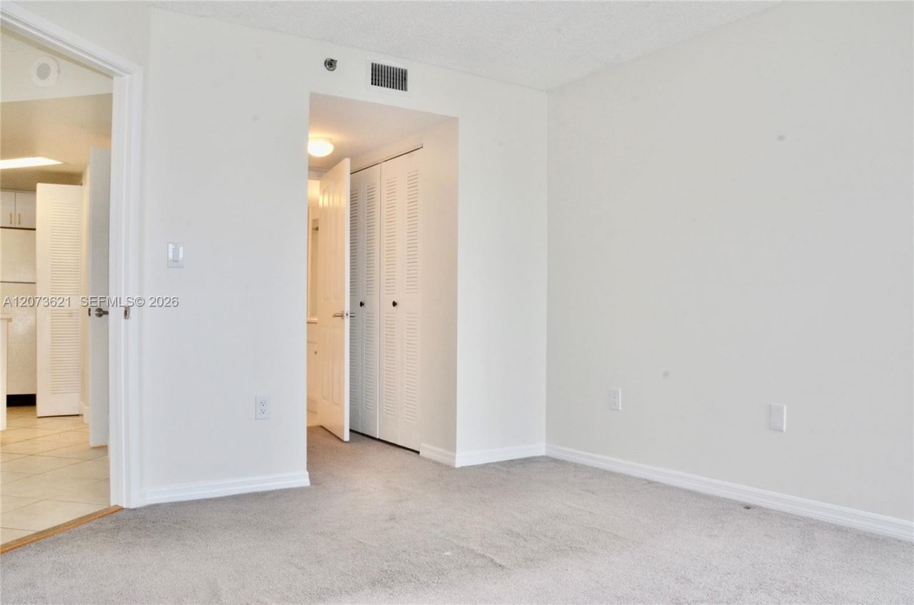 2351 Douglas Rd , Unit 909, Miami, FL 33145 Photo