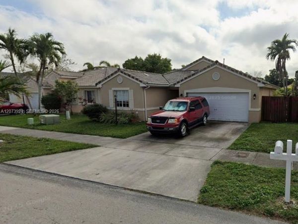 15840 SW 85th St , Miami, FL 33193