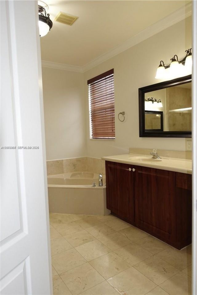 18125 NW 89th Ct , Hialeah, FL 33018 Photo