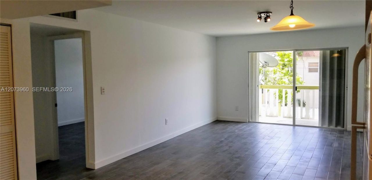 15205 NE 6th Ave , Unit D204, Miami, FL 33162 Photo