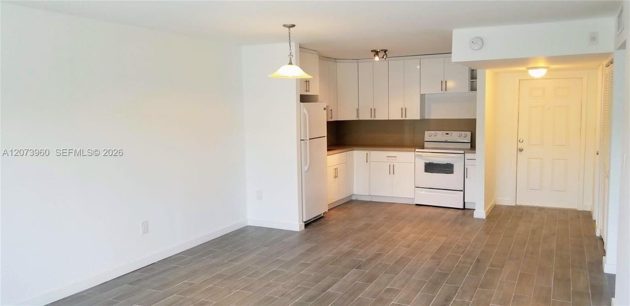 15205 NE 6th Ave , Unit D204, Miami, FL 33162 Photo