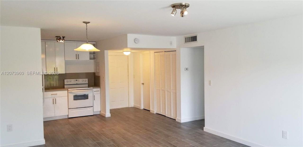 15205 NE 6th Ave , Unit D204, Miami, FL 33162 Photo