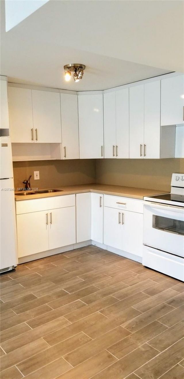 15205 NE 6th Ave , Unit D204, Miami, FL 33162 Photo