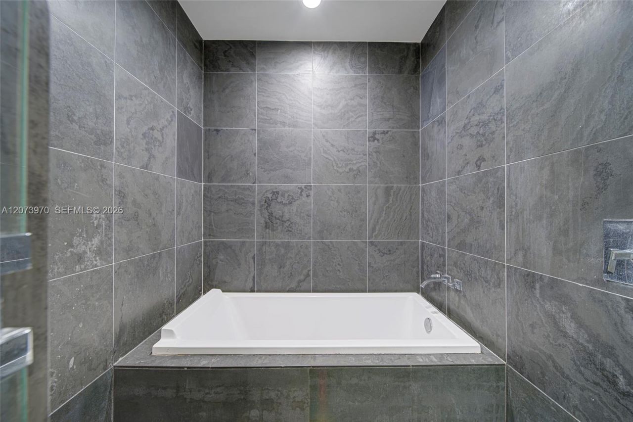 900 Biscayne Blvd , Unit 5203, Miami, FL 33132 Photo