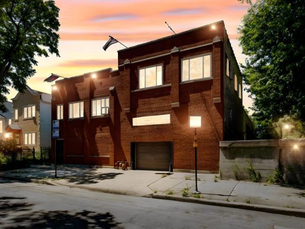 1742 N Mozart Street , Chicago, IL 60647