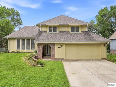 10929 Taylor Street, Omaha, NE 68164