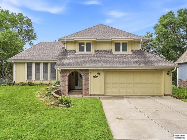 10929 Taylor Street, Omaha, NE 68164