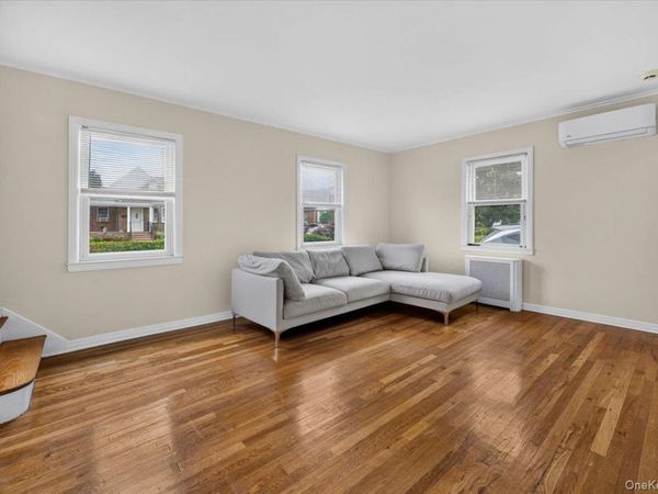 14 Ivy Place , Valley Stream, NY 11581