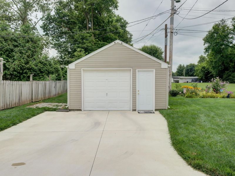 111 W Harmon Drive, Greenville, OH 45331 Photo 4