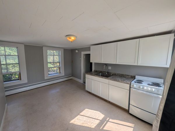 31 Chestnut Street, Unit D, Claremont, NH 03743
