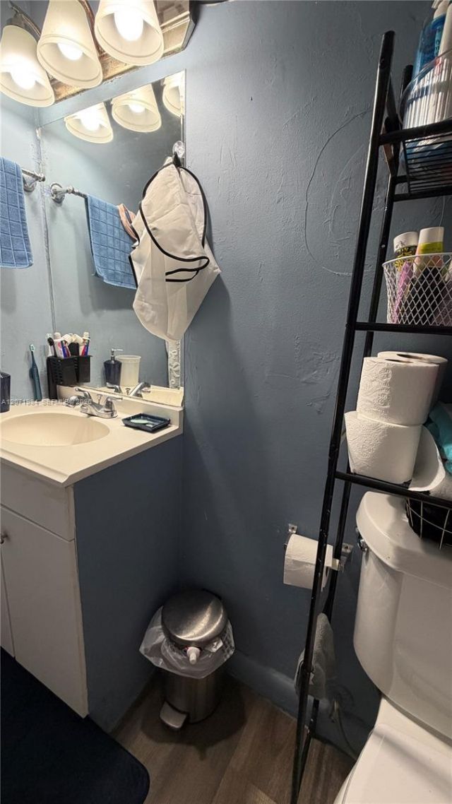 2027 NW 1st Ter , Unit R, Miami, FL 33125 Photo