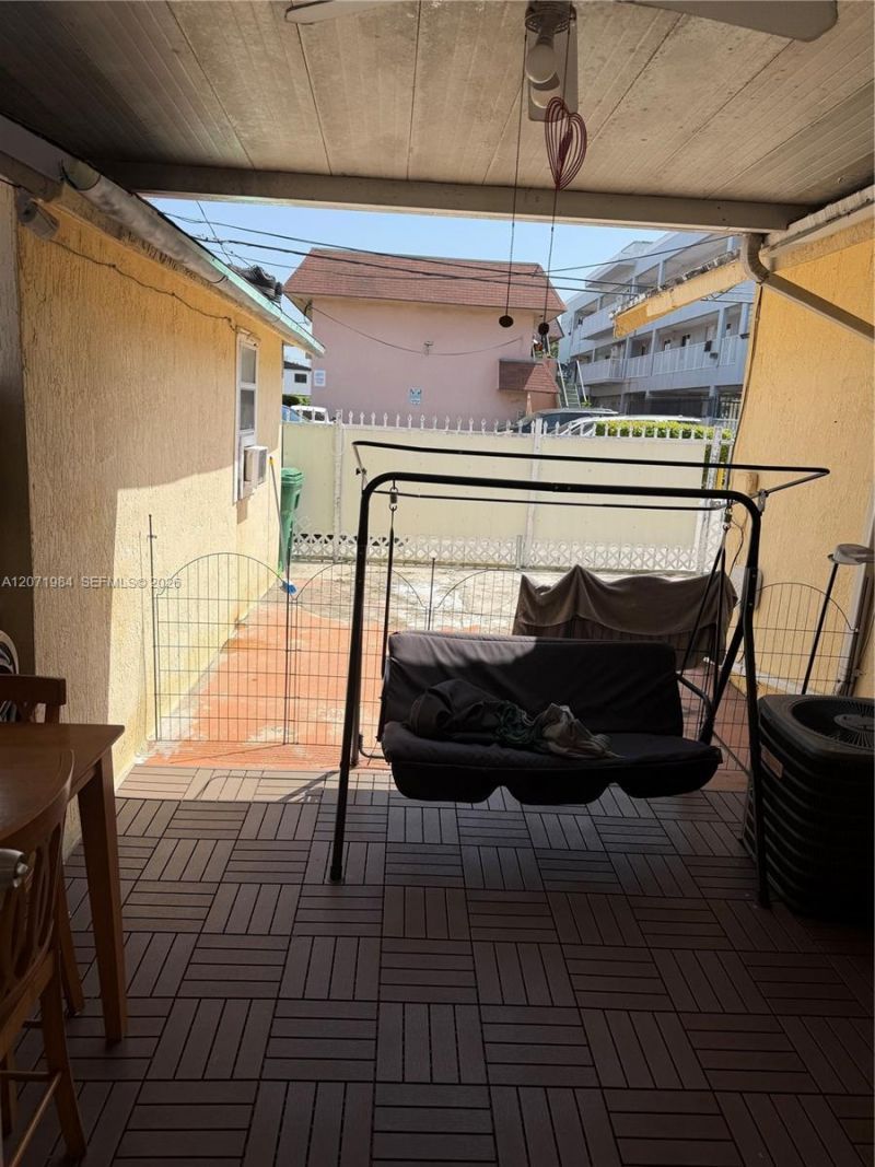 2027 NW 1st Ter , Unit R, Miami, FL 33125 Photo