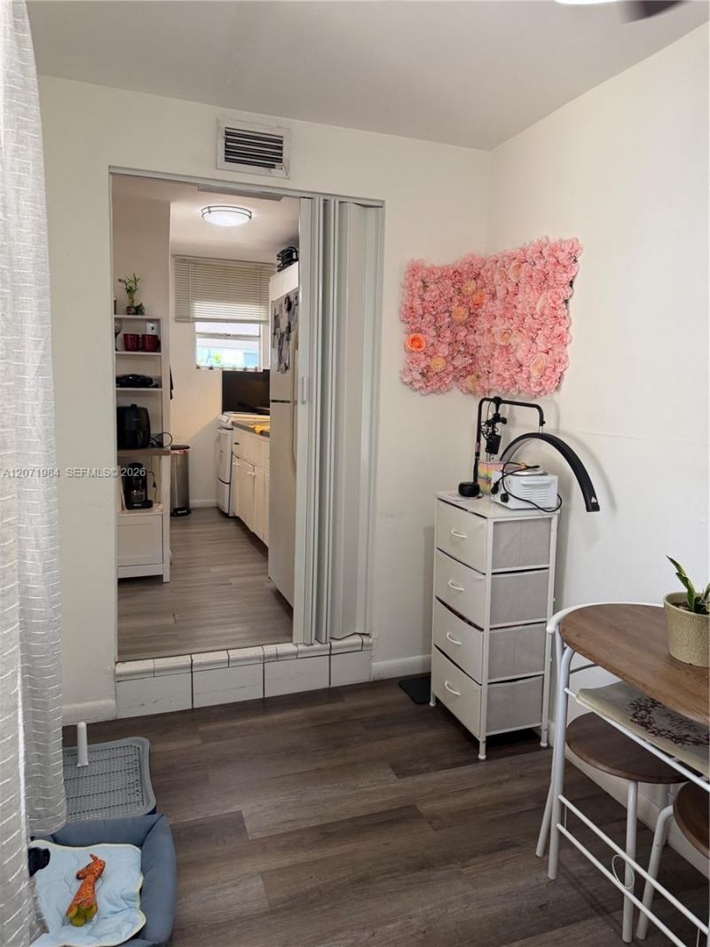 2027 NW 1st Ter , Unit R, Miami, FL 33125 Photo