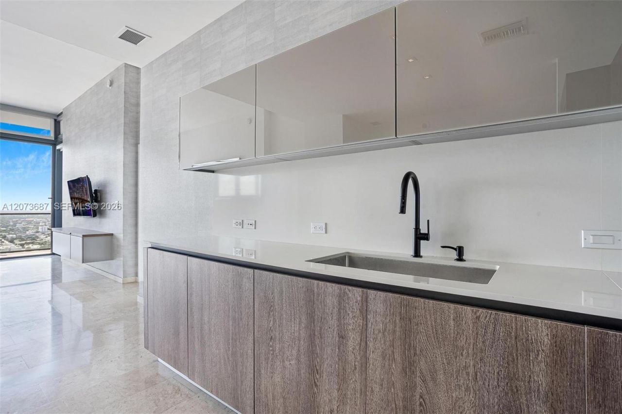 88 SW 7th St , Unit 4004, Miami, FL 33130 Photo