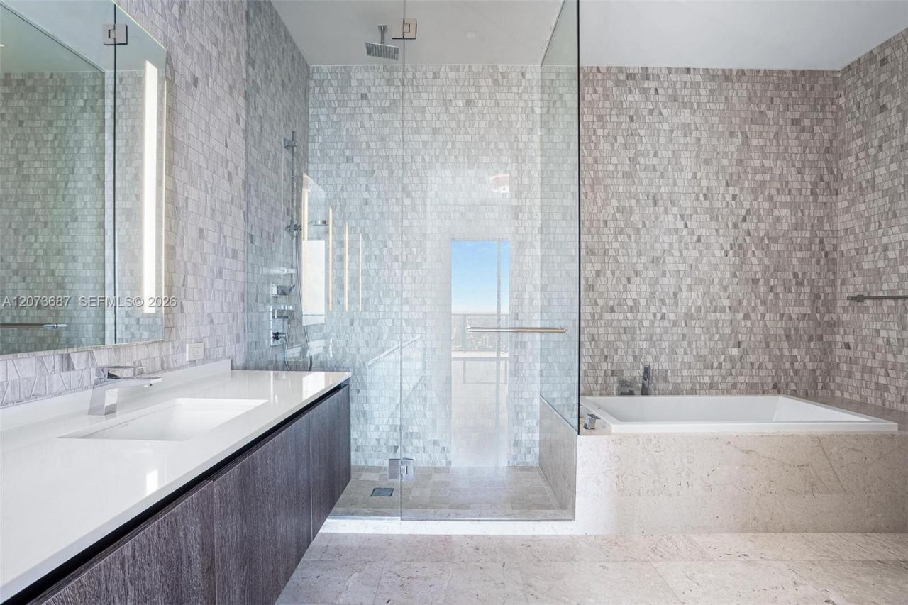 88 SW 7th St , Unit 4004, Miami, FL 33130 Photo