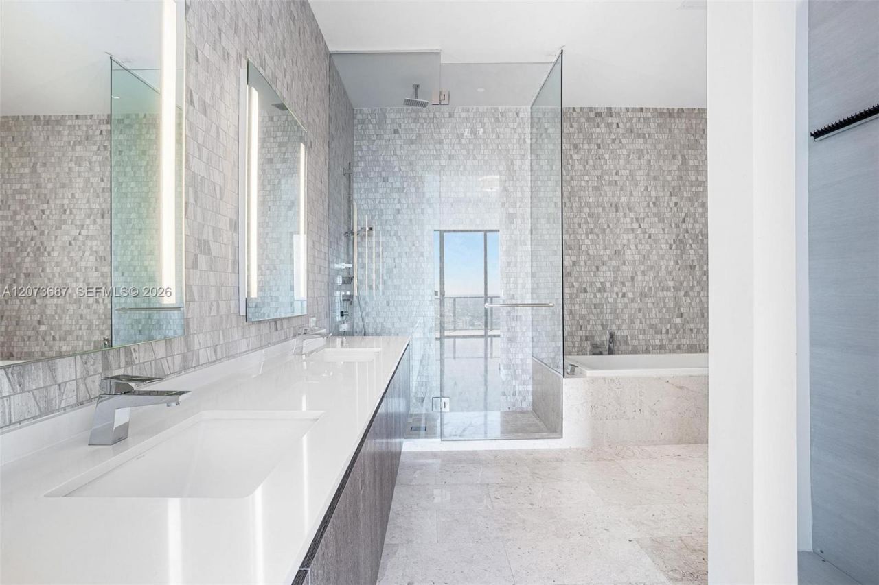 88 SW 7th St , Unit 4004, Miami, FL 33130 Photo