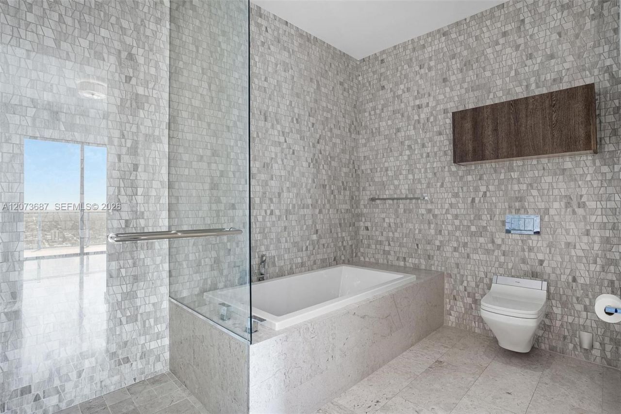 88 SW 7th St , Unit 4004, Miami, FL 33130 Photo