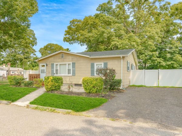 49 Salem Street , Patchogue, NY 11772
