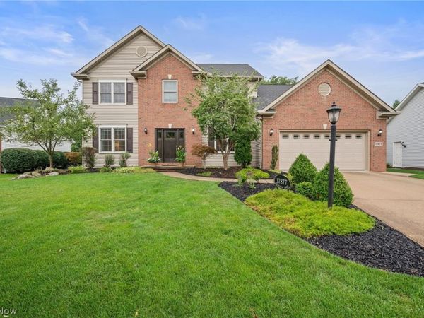 17877 Princeton Circle , Strongsville, OH 44149