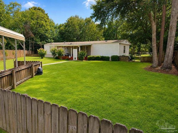 5105 Central Dr, Pace, FL 32571