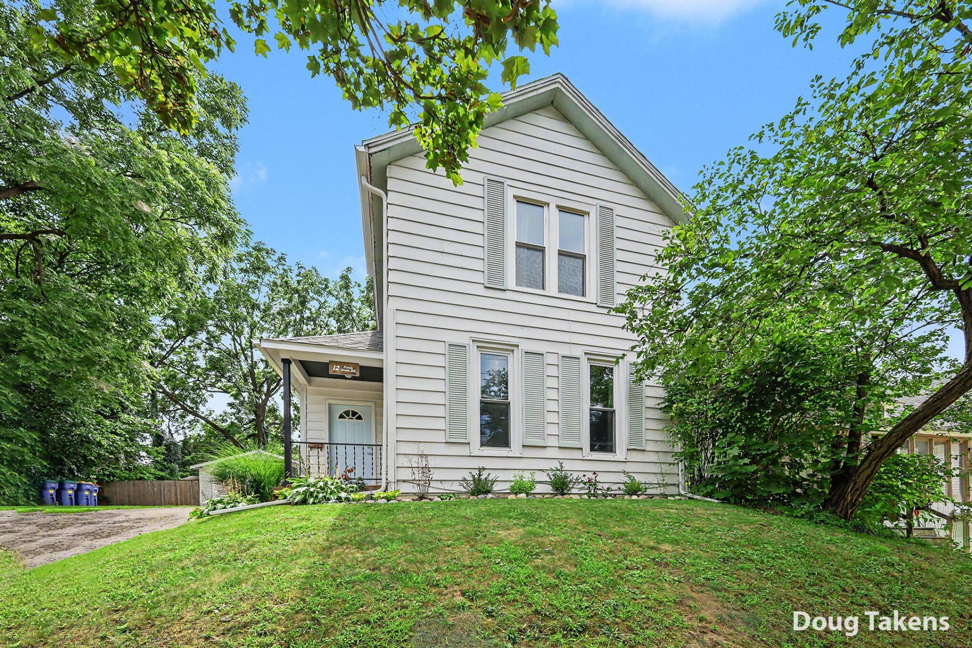 12 Travis Street Ne, Grand Rapids, MI 49505 Main Photo
