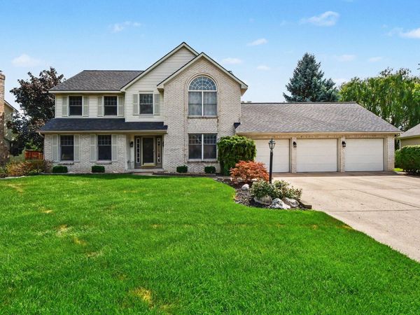 1444 Penncross Drive SE, Caledonia, MI 49316