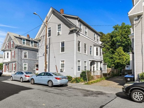 13 Knowlton St, Beverly, MA 01915
