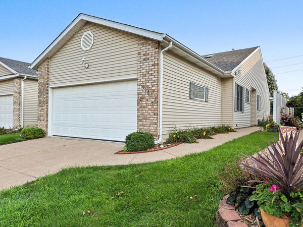 3981 PRAIRIE Lane , Bettendorf, IA 52722