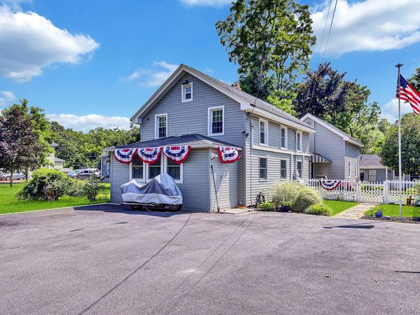 1116 Montauk Highway , Oakdale, NY 11769