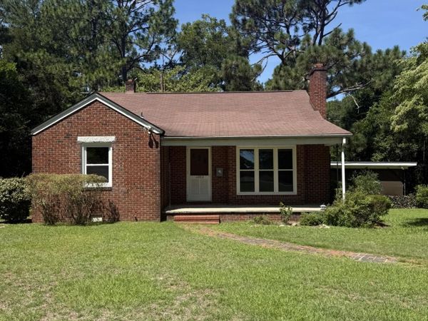 1203 N Poplar Street , Aberdeen, NC 28315