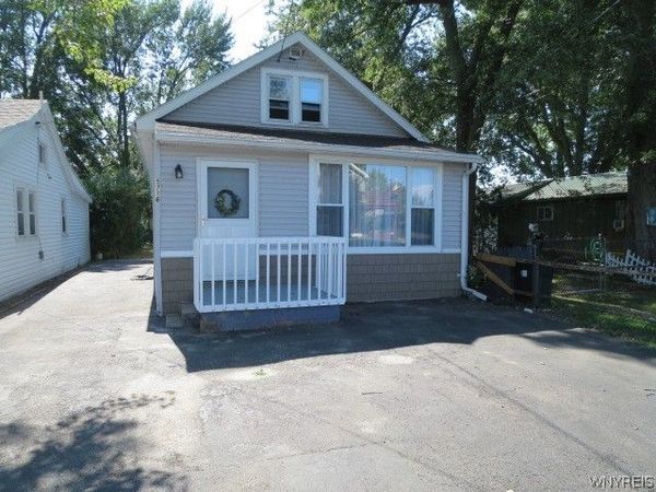 5716 Lakeview Terrace, Lake View, NY 14085