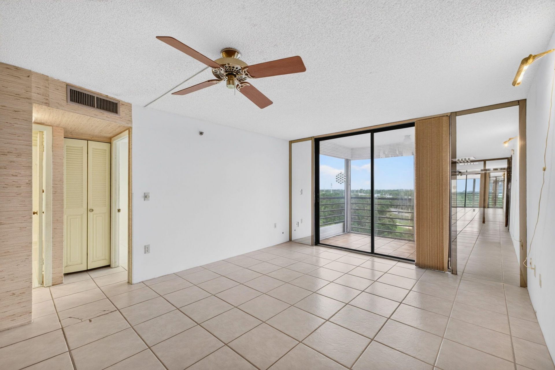 1100 St Charles Place, Unit PH3, Pembroke Pines, FL 33026 Photo
