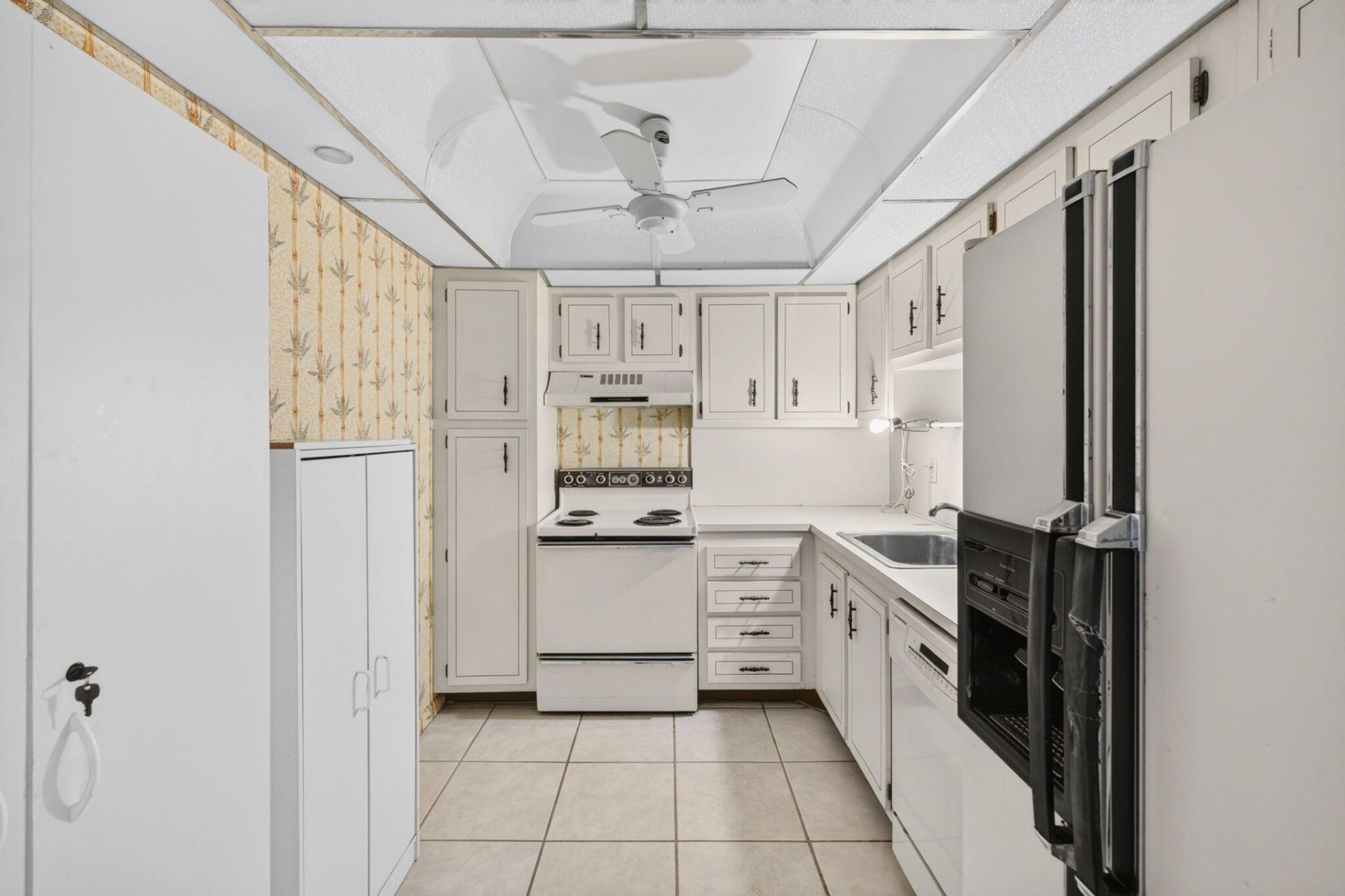 1100 St Charles Place, Unit PH3, Pembroke Pines, FL 33026 Photo