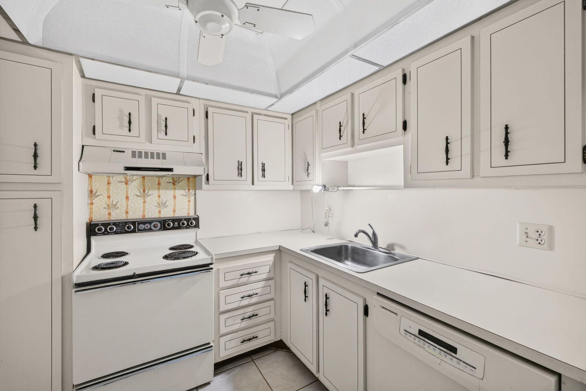 1100 St Charles Place, Unit PH3, Pembroke Pines, FL 33026 Photo