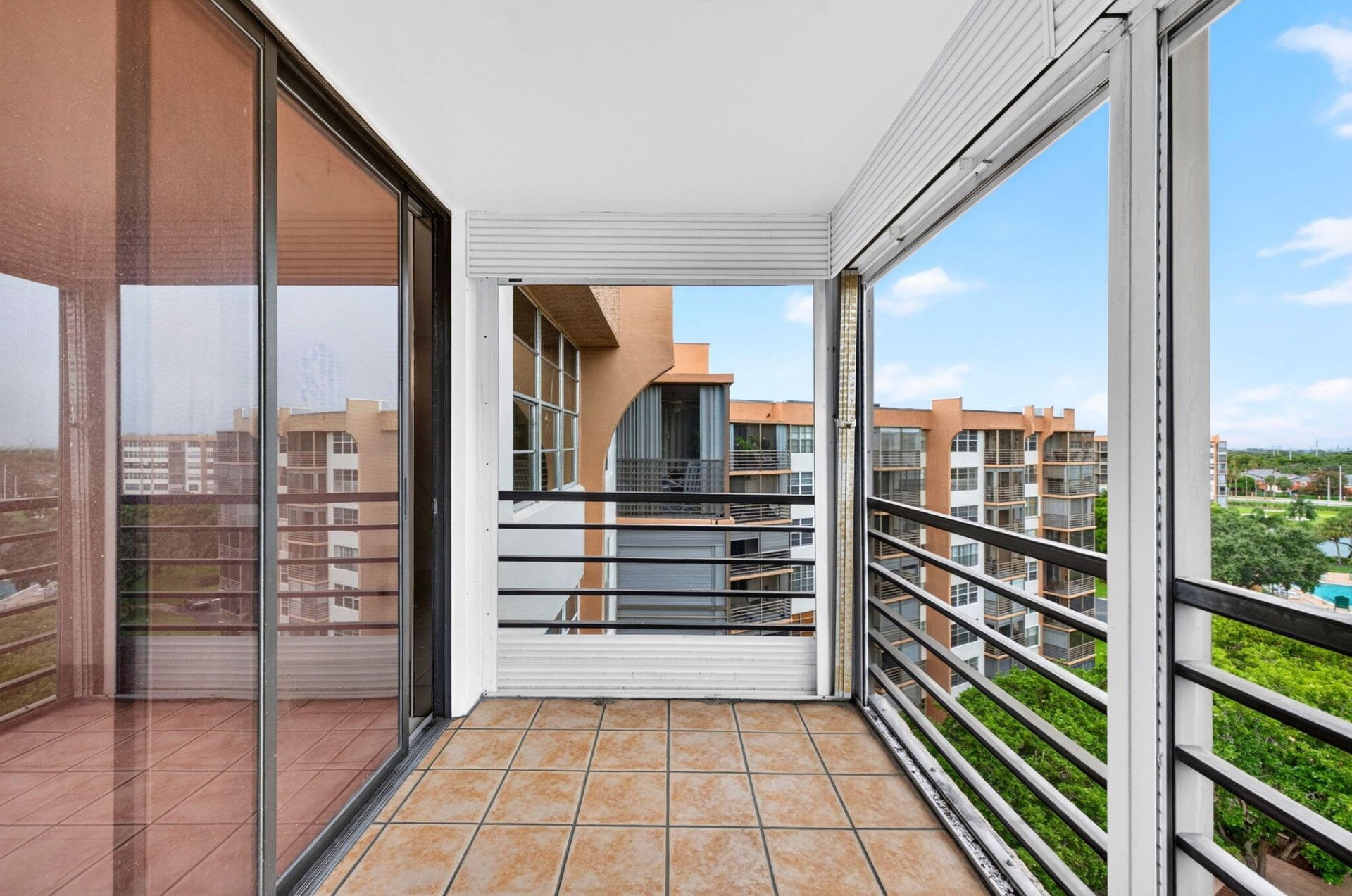 1100 St Charles Place, Unit PH3, Pembroke Pines, FL 33026 Photo