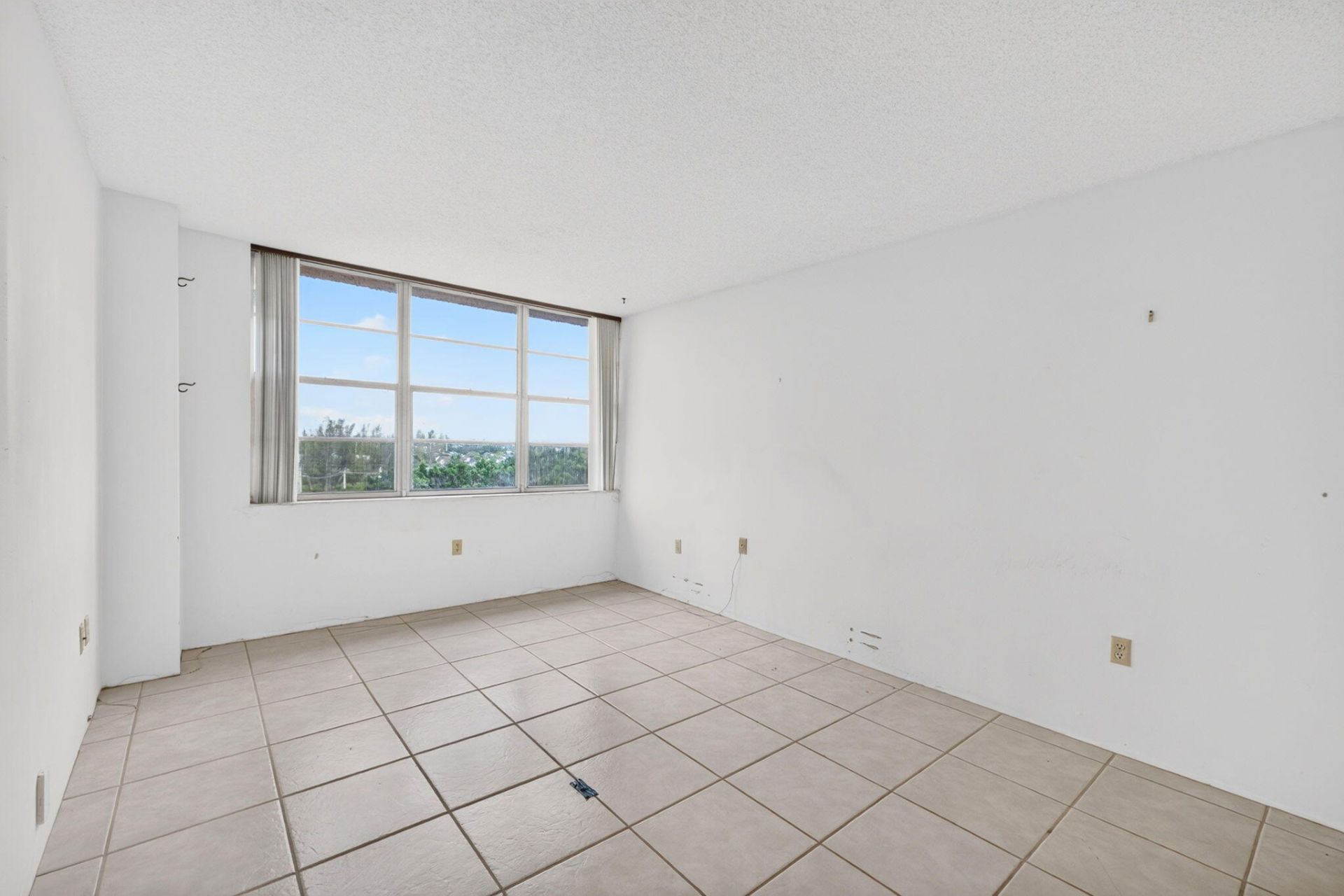 1100 St Charles Place, Unit PH3, Pembroke Pines, FL 33026 Photo
