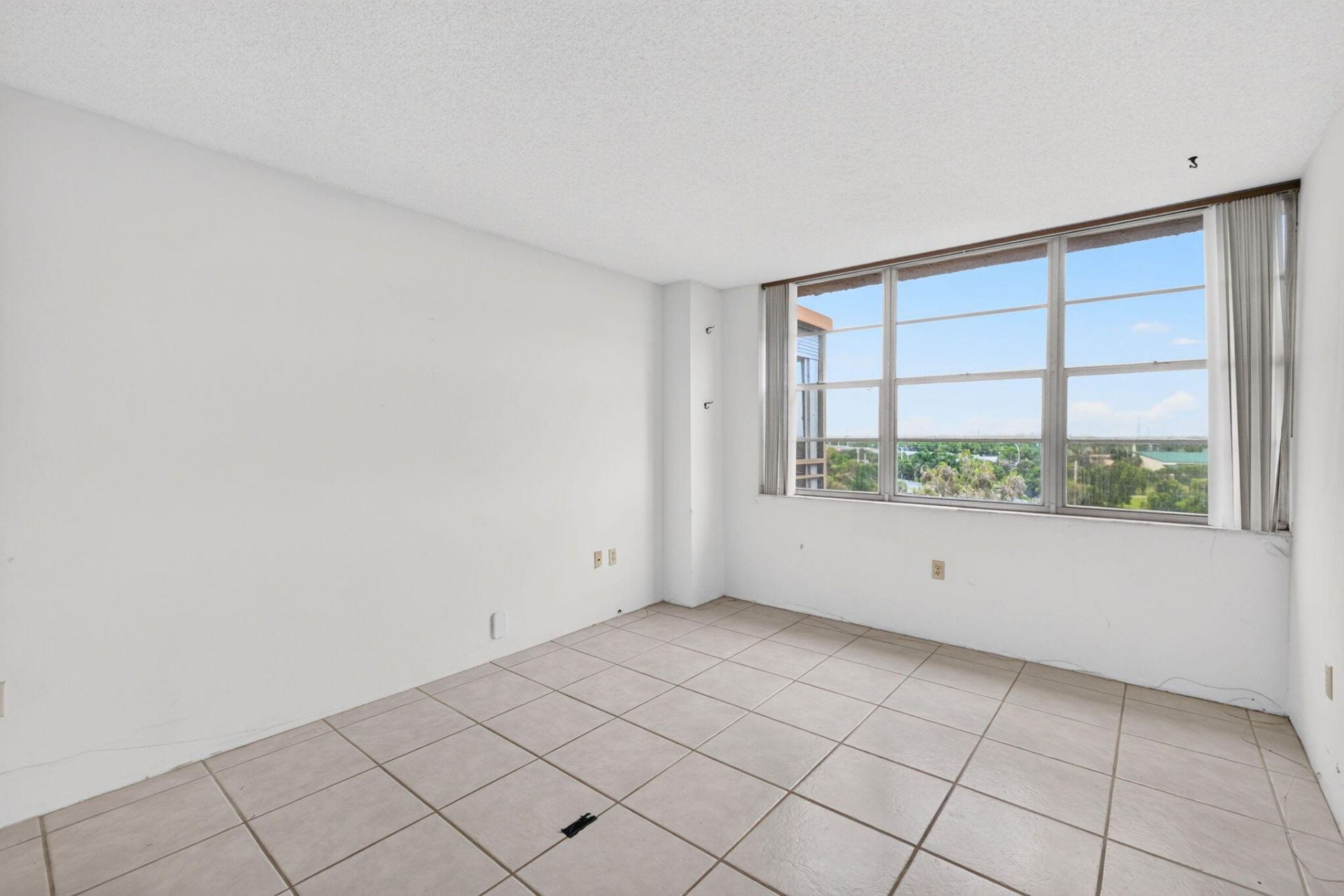 1100 St Charles Place, Unit PH3, Pembroke Pines, FL 33026 Photo