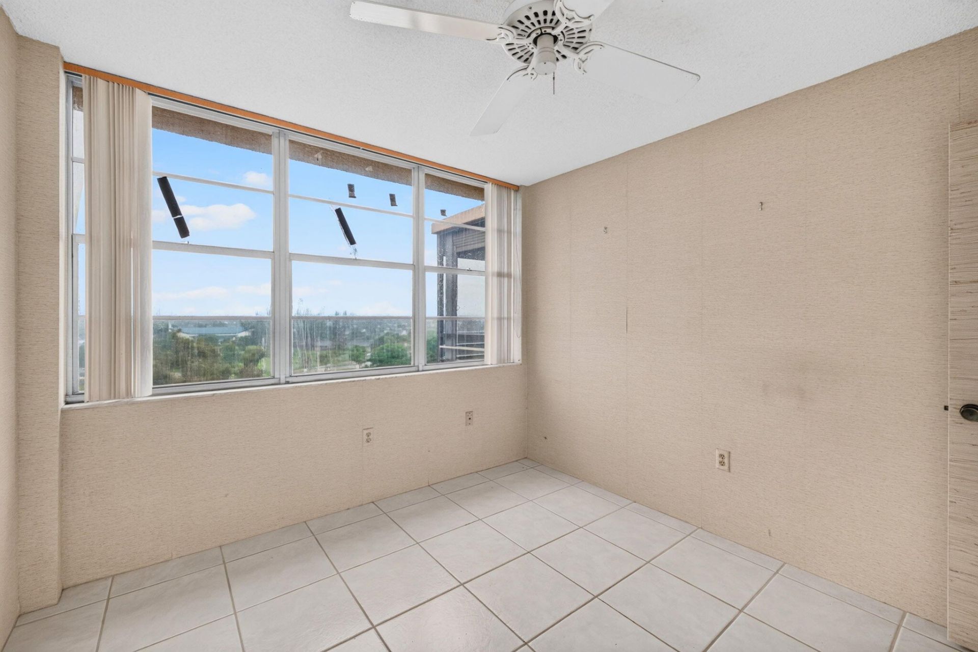 1100 St Charles Place, Unit PH3, Pembroke Pines, FL 33026 Photo