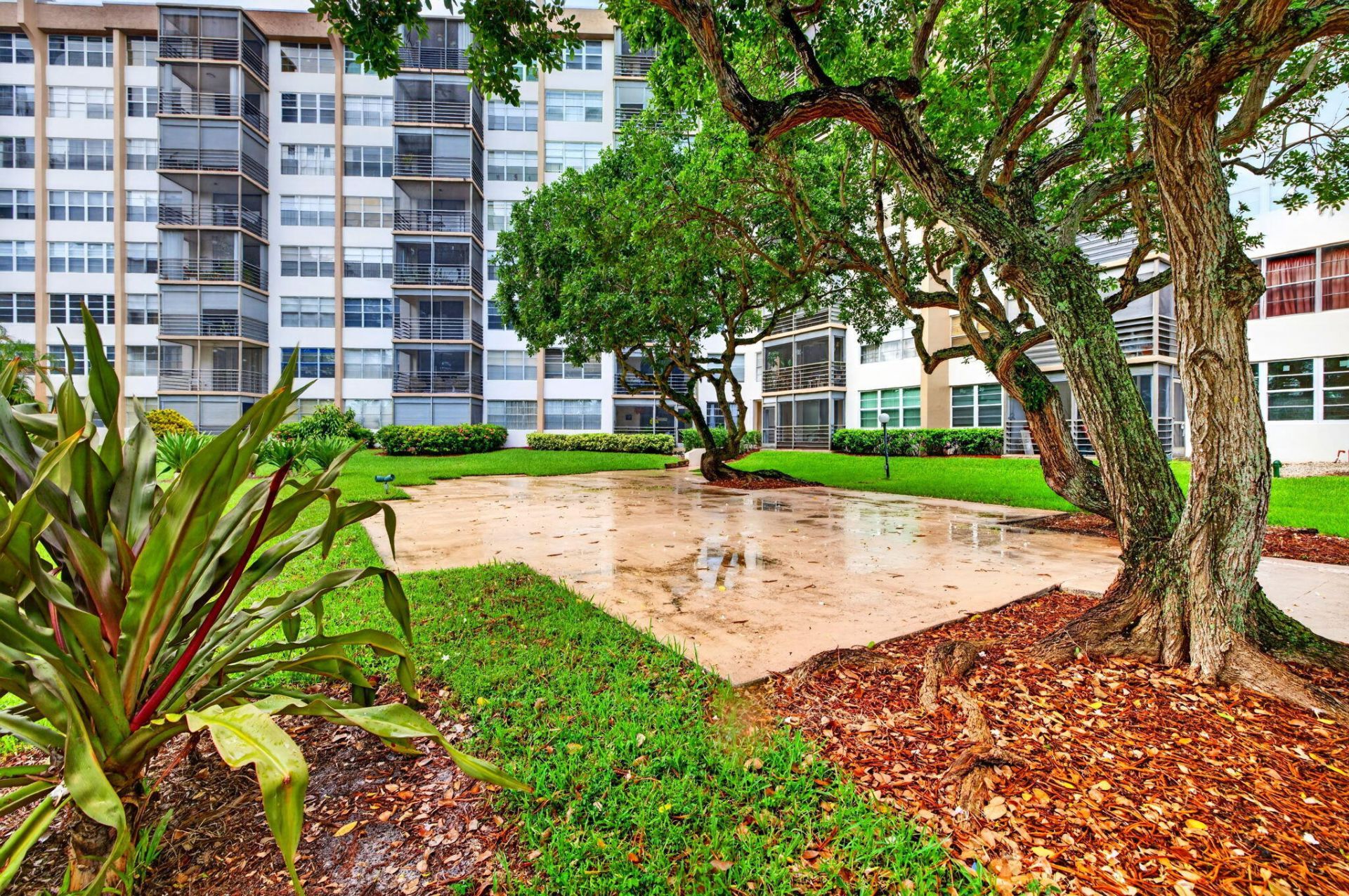 1100 St Charles Place, Unit PH3, Pembroke Pines, FL 33026 Photo