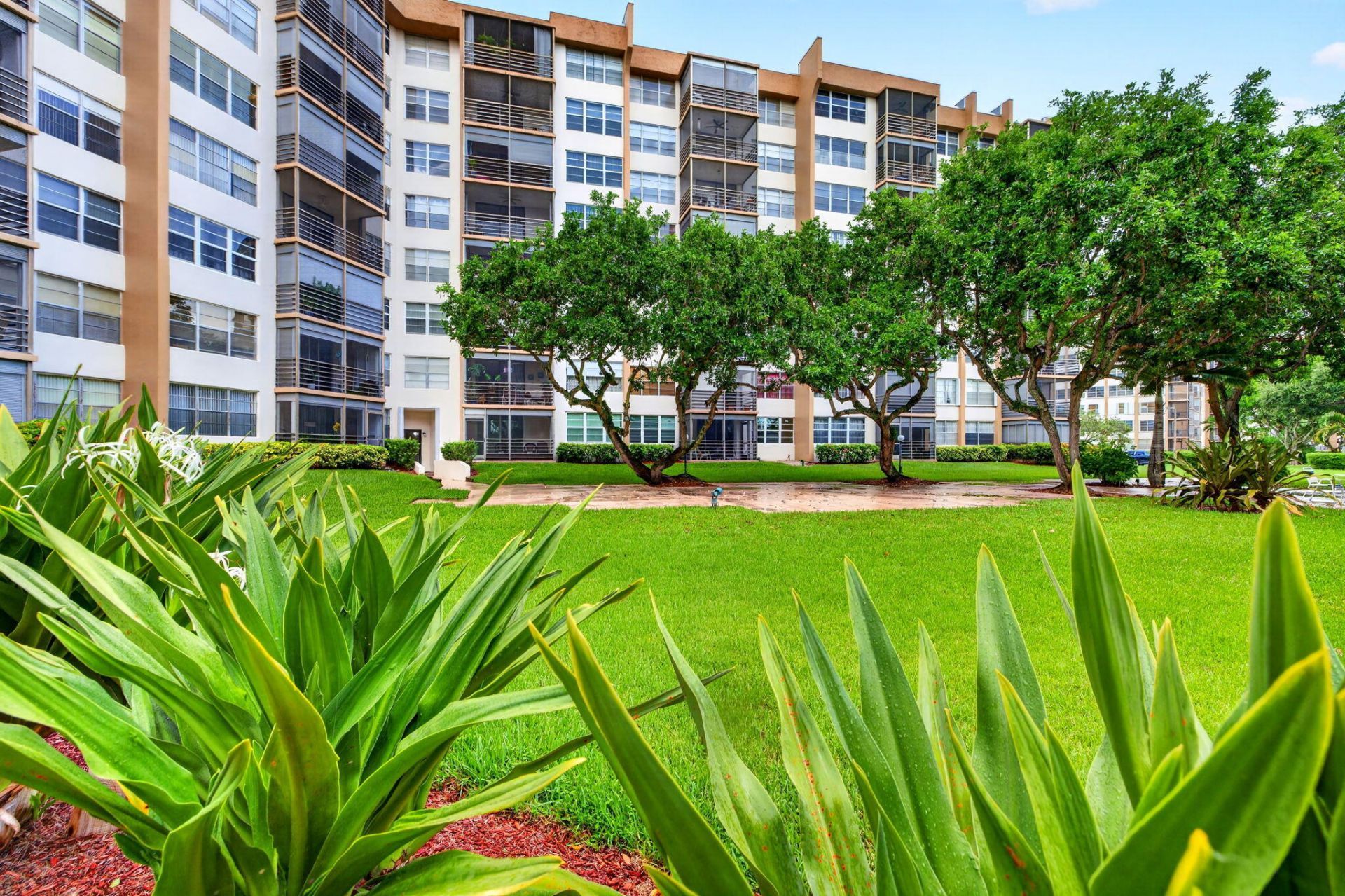 1100 St Charles Place, Unit PH3, Pembroke Pines, FL 33026 Photo