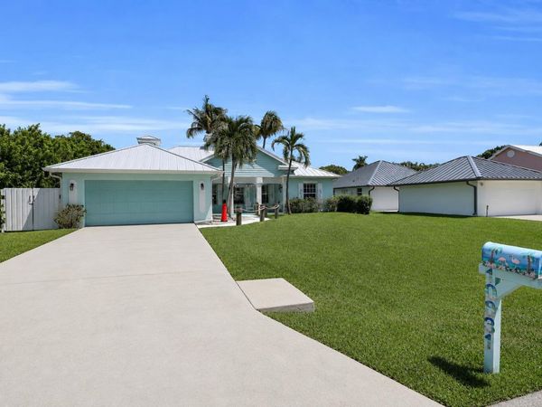 10831 SE Pinegrove Street, Tequesta, FL 33469