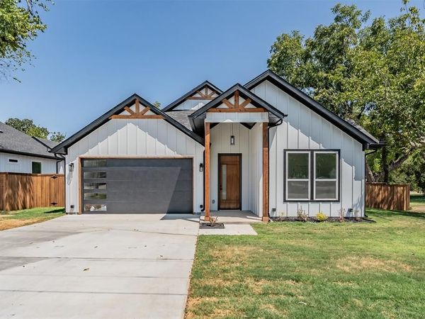 303 Hobbs Avenue, Boyd, TX 76023