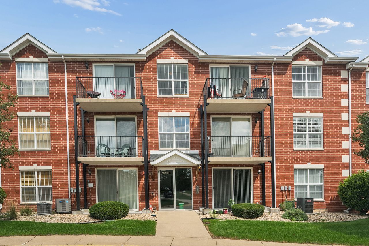 9800 Liberty Circle, Unit 1W, Orland Park, IL 60467 Main Photo