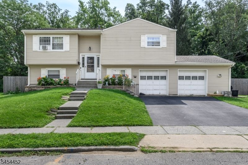 72 Lawrence Dr, Hackettstown, NJ 07840 Main Photo
