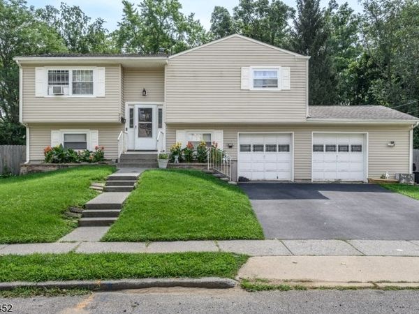 72 Lawrence Dr, Hackettstown, NJ 07840